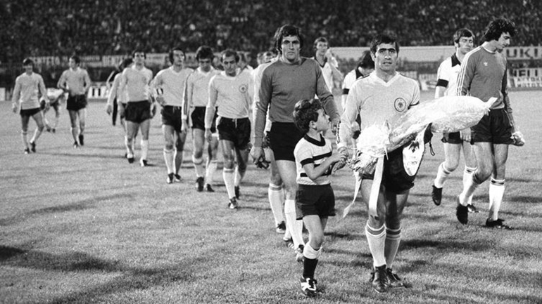 ”Εγώ δεν βαράω πέναλτι…” στην αλησμόνητη βραδιά της ΑΕΚ από τον Μίμη Παπαϊωάννου